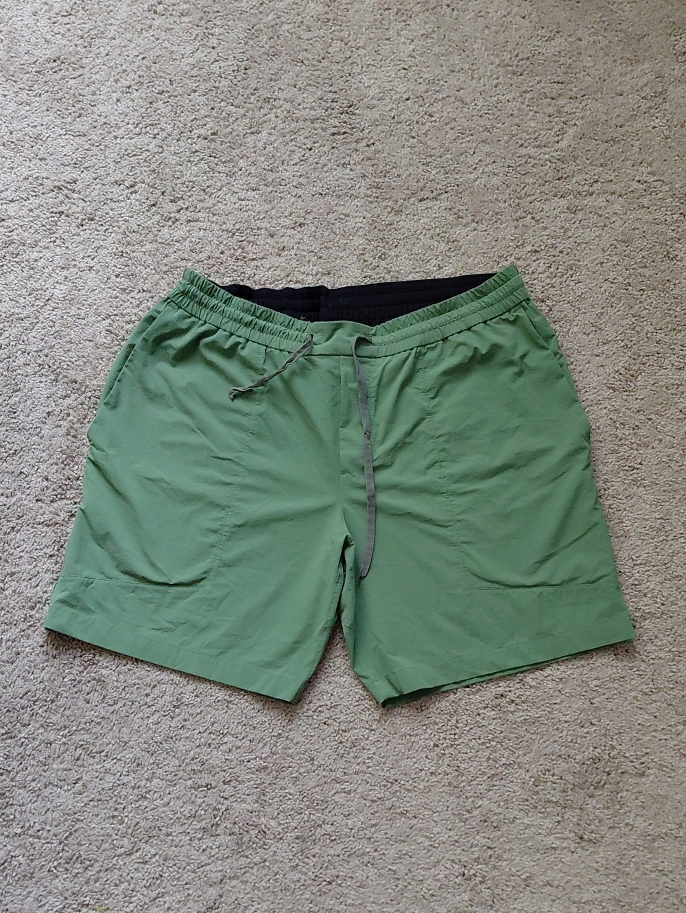 Lululemon Men's Bowline 8" Shorts Green XXL